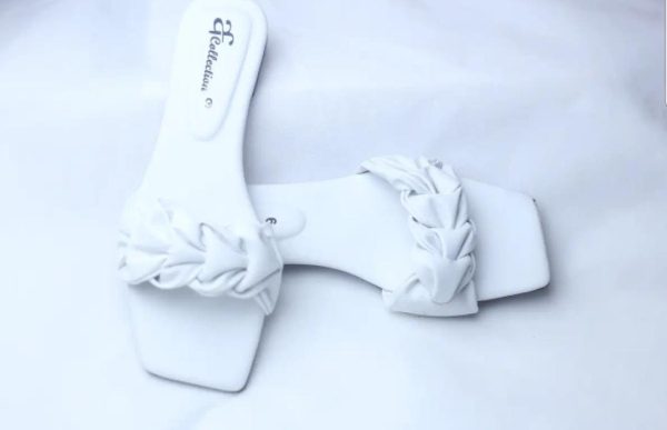 Flat Ladies Sandals For Party Wear