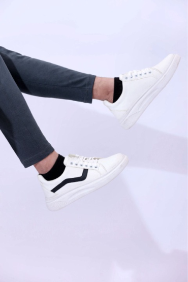 Men Casual White Sneakers With Lines Designs